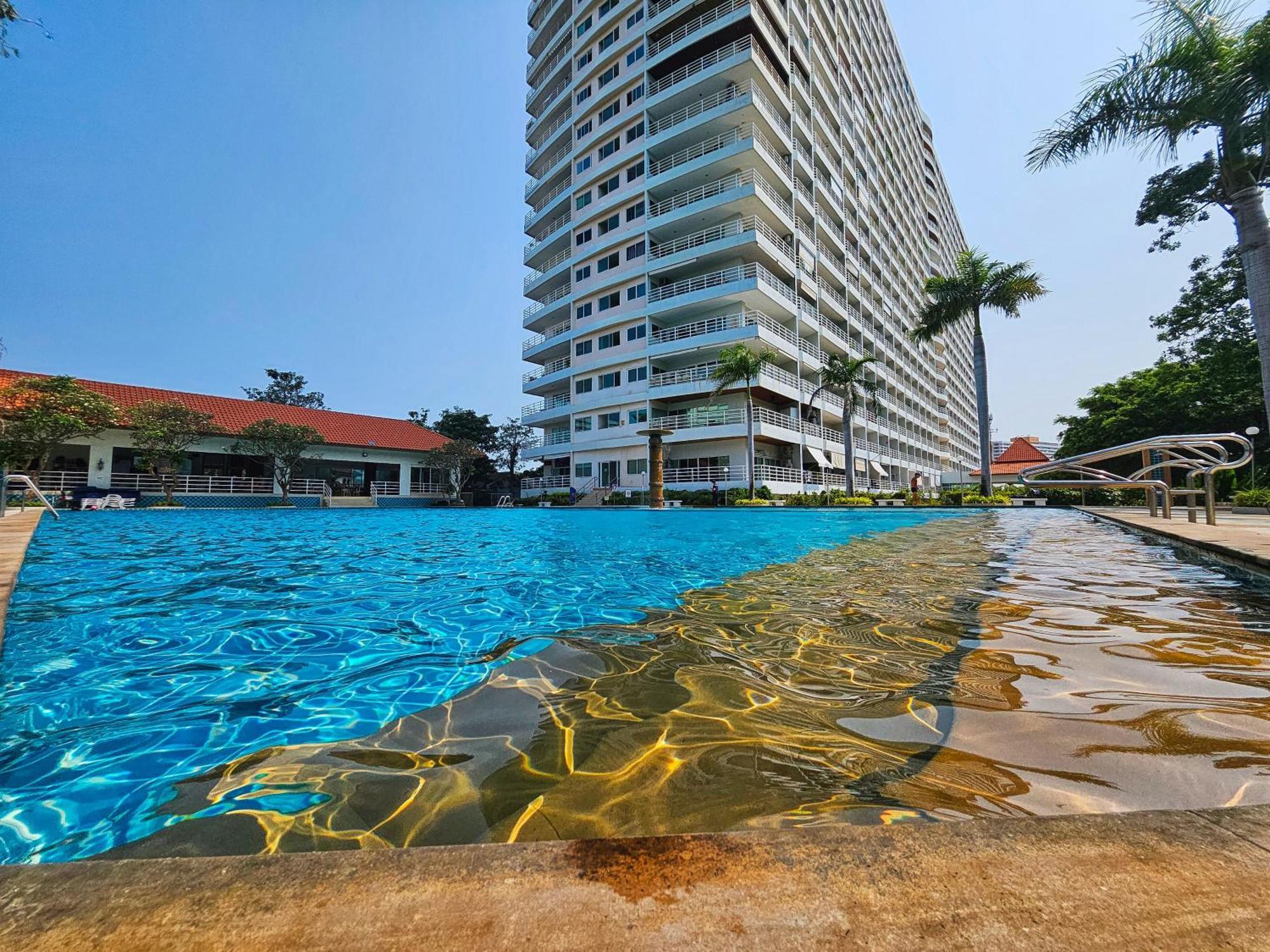 View Talay 5 Jomtien Beachfront Паттая Екстер'єр фото